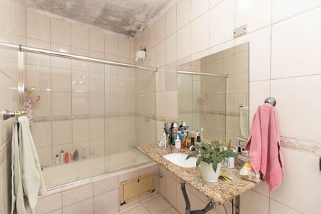 Casa à venda com 214m², 3 quartos e 2 vagas Casa à venda com 214m², 3 quartos e 2 vagasBanheiro da Suíte