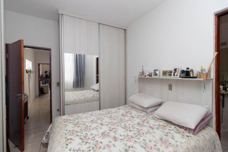 Casa à venda com 214m², 3 quartos e 2 vagas Casa à venda com 214m², 3 quartos e 2 vagasQuarto Suíte