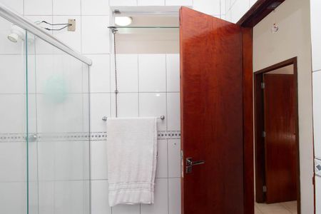 Casa à venda com 214m², 3 quartos e 2 vagas Casa à venda com 214m², 3 quartos e 2 vagasBanheiro Social