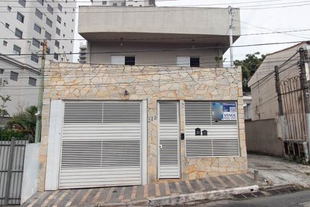 Casa à venda com 214m², 3 quartos e 2 vagas Casa à venda com 214m², 3 quartos e 2 vagasFachada