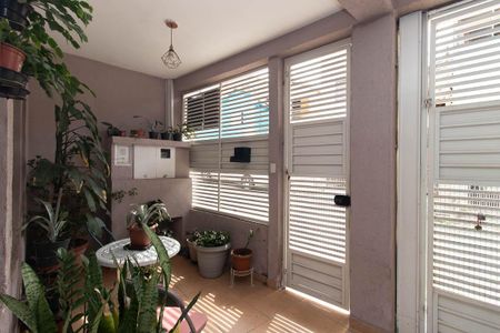 Casa à venda com 214m², 3 quartos e 2 vagas Casa à venda com 214m², 3 quartos e 2 vagasEntrada