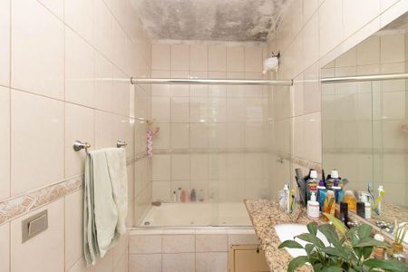 Casa à venda com 214m², 3 quartos e 2 vagas Casa à venda com 214m², 3 quartos e 2 vagasBanheiro da Suíte