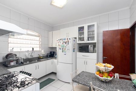 Casa à venda com 214m², 3 quartos e 2 vagas Casa à venda com 214m², 3 quartos e 2 vagasCozinha