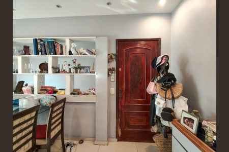 Entrada de apartamento à venda com 3 quartos, 144m² em Grajau, Rio de Janeiro