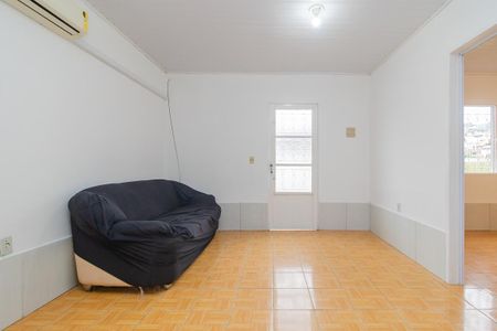 Sala / Cozinha de casa para alugar com 2 quartos, 60m² em Medianeira, Porto Alegre