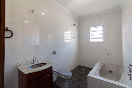 Casa para alugar com 110m², 3 quartos e 4 vagasBanheiro