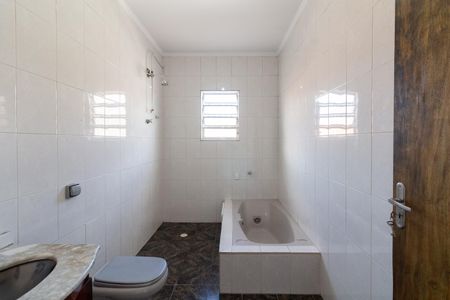 Casa para alugar com 110m², 3 quartos e 4 vagasBanheiro