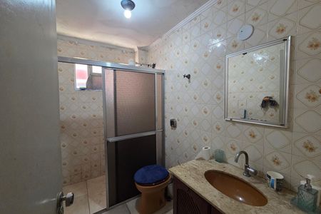 Banheiro de apartamento para alugar com 1 quarto, 38m² em Tupi, Praia Grande