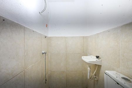 Banheiro social de casa para alugar com 2 quartos, 80m² em Jardim D’abril, São Paulo