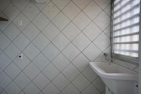 Área de serviço de apartamento para alugar com 2 quartos, 56m² em Itaquera, São Paulo