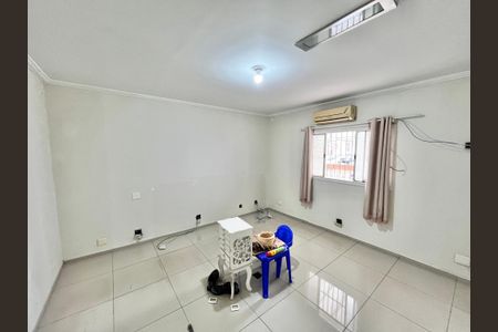 Casa para alugar com 200m², 5 quartos e 2 vagas Casa para alugar com 200m², 5 quartos e 2 vagasQuarto 1