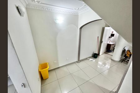 Casa para alugar com 200m², 5 quartos e 2 vagas Casa para alugar com 200m², 5 quartos e 2 vagasCorredor