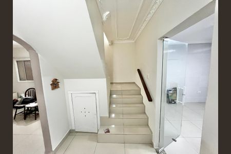 Casa para alugar com 200m², 5 quartos e 2 vagas Casa para alugar com 200m², 5 quartos e 2 vagasCorredor