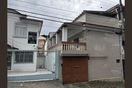Casa para alugar com 200m², 5 quartos e 2 vagas Casa para alugar com 200m², 5 quartos e 2 vagasFachada