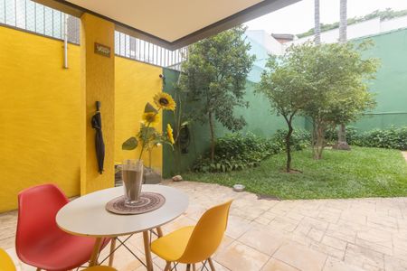 Casa para alugar com 350m², 6 quartos e 4 vagas Casa para alugar com 350m², 6 quartos e 4 vagasÁrea externa