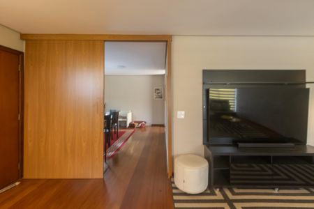 Casa para alugar com 350m², 6 quartos e 4 vagas Casa para alugar com 350m², 6 quartos e 4 vagasSala