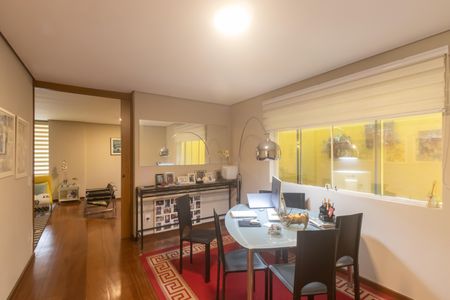 Casa para alugar com 350m², 6 quartos e 4 vagas Casa para alugar com 350m², 6 quartos e 4 vagasSala