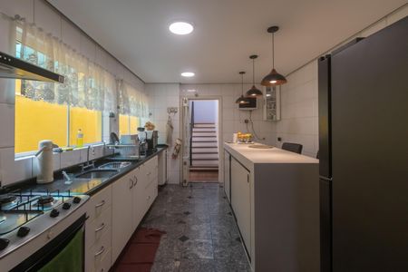 Casa para alugar com 350m², 6 quartos e 4 vagas Casa para alugar com 350m², 6 quartos e 4 vagasCozinha