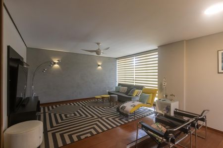 Casa para alugar com 350m², 6 quartos e 4 vagas Casa para alugar com 350m², 6 quartos e 4 vagasSala