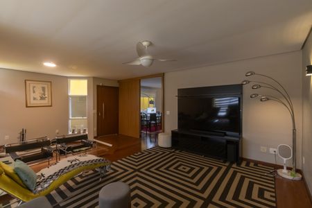 Casa para alugar com 350m², 6 quartos e 4 vagas Casa para alugar com 350m², 6 quartos e 4 vagasSala