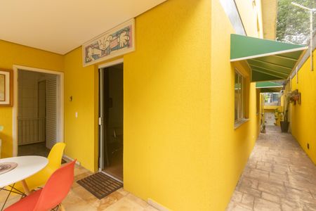 Casa para alugar com 350m², 6 quartos e 4 vagas Casa para alugar com 350m², 6 quartos e 4 vagasCorredor