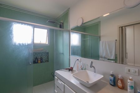 Casa para alugar com 350m², 6 quartos e 4 vagas Casa para alugar com 350m², 6 quartos e 4 vagasBanheiro da Suíte 1