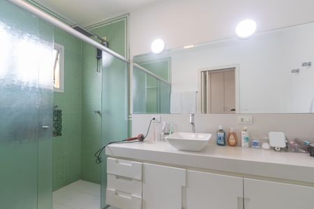 Casa para alugar com 350m², 6 quartos e 4 vagas Casa para alugar com 350m², 6 quartos e 4 vagasBanheiro da Suíte 1