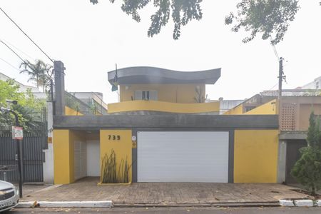 Casa para alugar com 350m², 6 quartos e 4 vagas Casa para alugar com 350m², 6 quartos e 4 vagasFachada