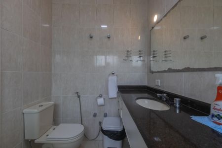 Casa para alugar com 350m², 6 quartos e 4 vagas Casa para alugar com 350m², 6 quartos e 4 vagasBanheiro da Suíte 3