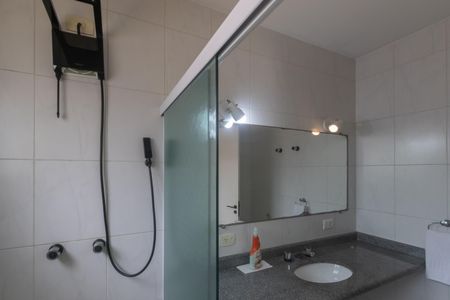 Casa para alugar com 350m², 6 quartos e 4 vagas Casa para alugar com 350m², 6 quartos e 4 vagasBanheiro da Suíte 2