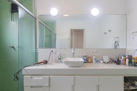 Casa para alugar com 350m², 6 quartos e 4 vagas Casa para alugar com 350m², 6 quartos e 4 vagasBanheiro da Suíte 1