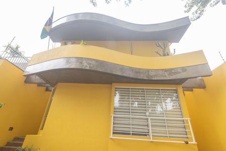 Casa para alugar com 350m², 6 quartos e 4 vagas Casa para alugar com 350m², 6 quartos e 4 vagasFachada