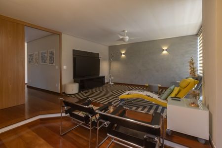 Casa para alugar com 350m², 6 quartos e 4 vagas Casa para alugar com 350m², 6 quartos e 4 vagasSala