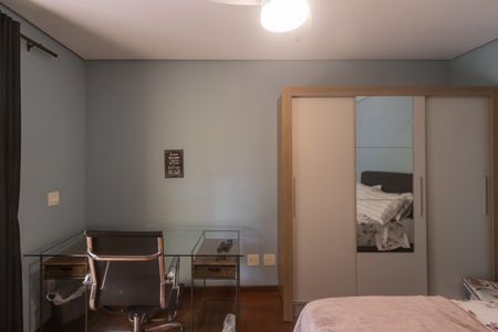 Casa para alugar com 350m², 6 quartos e 4 vagas Casa para alugar com 350m², 6 quartos e 4 vagasQuarto 1