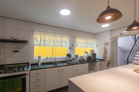Casa para alugar com 350m², 6 quartos e 4 vagas Casa para alugar com 350m², 6 quartos e 4 vagasCozinha