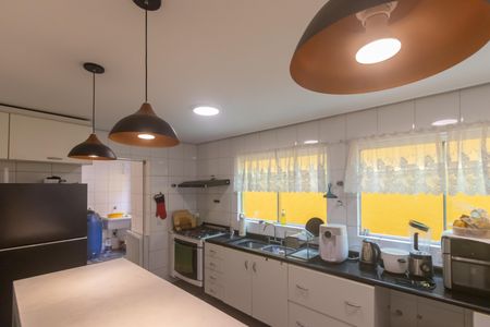 Casa para alugar com 350m², 6 quartos e 4 vagas Casa para alugar com 350m², 6 quartos e 4 vagasCozinha
