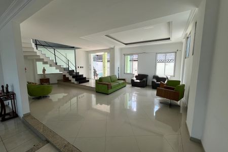 Sala de casa à venda com 4 quartos, 391m² em Jardim Guanabara, Rio de Janeiro