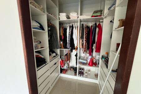Casa para alugar com 391m², 4 quartos e 3 vagasCloset