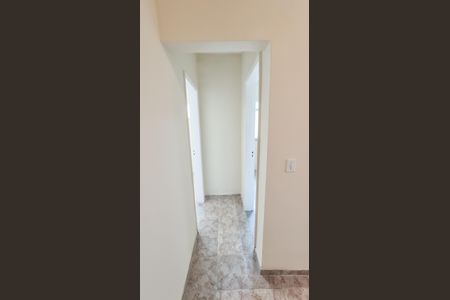 Casa para alugar com 60m², 2 quartos e 2 vagasCorredor 
