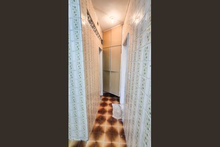 Casa para alugar com 60m², 2 quartos e 2 vagasCorredor 