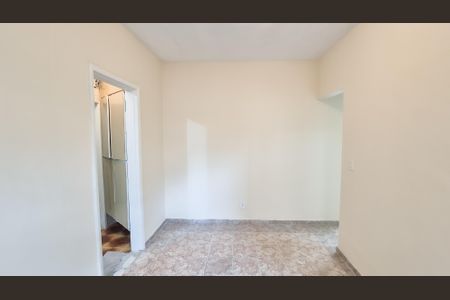 Casa para alugar com 60m², 2 quartos e 2 vagasSala