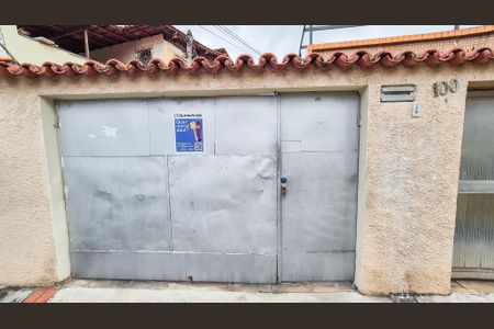 Casa para alugar com 60m², 2 quartos e 2 vagasFrente da Casa e Plaquinha 