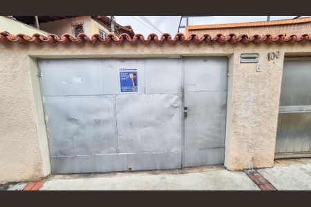 Casa para alugar com 60m², 2 quartos e 2 vagasFrente da Casa e Plaquinha 