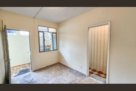 Sala de casa para alugar com 2 quartos, 60m² em Vaz Lobo, Rio de Janeiro