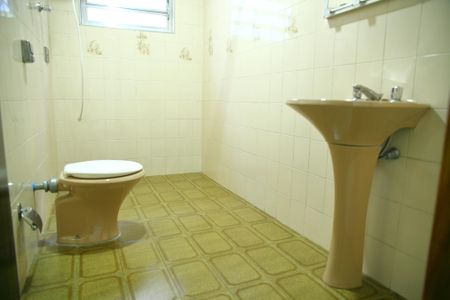 Casa à venda com 179m², 3 quartos e 2 vagasBanheiro 1