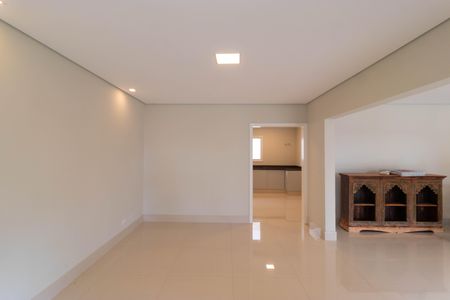 Casa de condomínio à venda com 1076m², 7 quartos e 5 vagasSala