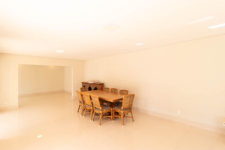 Casa de condomínio à venda com 1076m², 7 quartos e 5 vagasSala