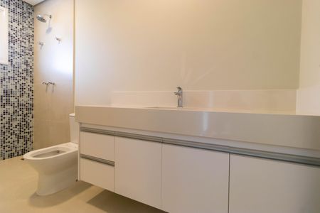 Casa de condomínio à venda com 1076m², 7 quartos e 5 vagasBanheiro da Suíte 04