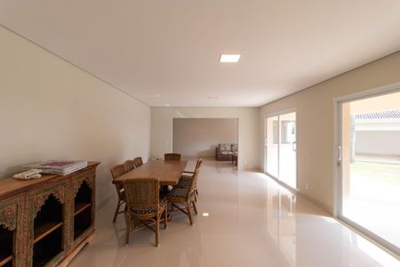 Casa de condomínio à venda com 1076m², 7 quartos e 5 vagasSala