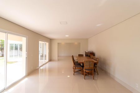 Casa de condomínio à venda com 1076m², 7 quartos e 5 vagasSala